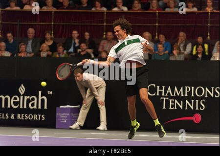 Royal Albert Hall, London, UK. 4. Dezember 2015. Tag 3 des Champions Tennis, abends Singles match zwischen James Blake und Younes El Aynaoui mit Blake dem späteren Sieger. Bildnachweis: Sportsimages/Alamy Live-Nachrichten Stockfoto