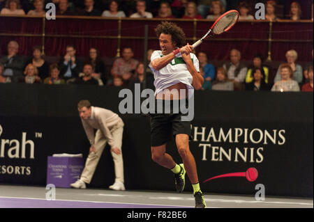 Royal Albert Hall, London, UK. 4. Dezember 2015. Tag 3 des Champions Tennis, abends Singles match zwischen James Blake und Younes El Aynaoui mit Blake dem späteren Sieger. Bildnachweis: Sportsimages/Alamy Live-Nachrichten Stockfoto
