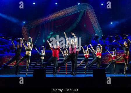 Tänzerinnen im Broadway, The Bay in das Wales Millennium Centre in Cardiff Stockfoto