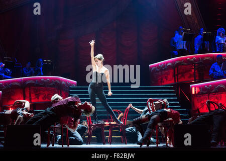 Ruthie Henshall Durchführung Chicagos "und All, die Jazz" am Broadway in The Bay in das Wales Millennium Centre in Cardiff Stockfoto