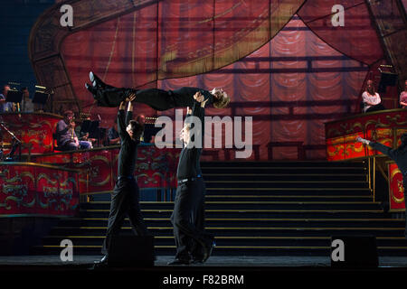 Tänzerinnen im Broadway, The Bay in das Wales Millennium Centre in Cardiff Stockfoto