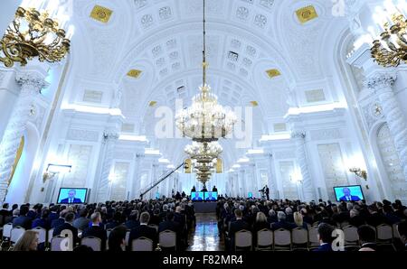 Der russische Präsident Vladimir Putin verleiht die Ansprache des Präsidenten der Bundesversammlung in St. George Hall im Kreml 3. Dezember 2015 in Moskau, Russland Stockfoto