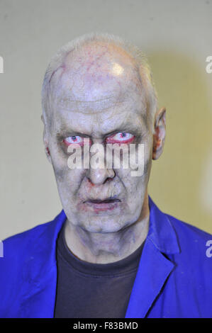 Am set bei "Blutsbrüder - Mein Bruder der Zombie" (06 NOV 15 bei RTL2 ausgestrahlt) Featuring: Gottfried Vollmer wo: Berlin, Deutschland bei: 07 Sep 2015 Stockfoto