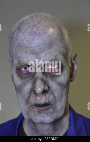 Am set bei "Blutsbrüder - Mein Bruder der Zombie" (06 NOV 15 bei RTL2 ausgestrahlt) Featuring: Gottfried Vollmer wo: Berlin, Deutschland bei: 07 Sep 2015 Stockfoto