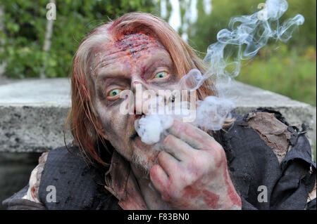 Am set bei "Blutsbrüder - Mein Bruder der Zombie" (06 NOV 15 bei RTL2 ausgestrahlt) Featuring: Frank Kessler Where: Berlin, Deutschland: 09 Sep 2015 Stockfoto