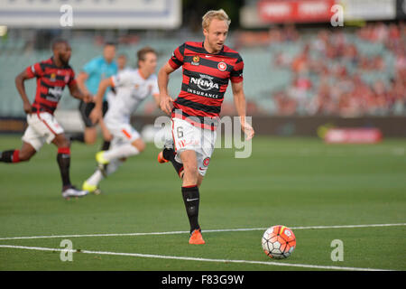 Parramatta, Sydney, Australien. 5. Dezember 2015. Hyundai A-League. Western Sydney Wanderers gegen Brisbane Roar. Wanderers Mittelfeldspieler Mitch Nichols in Aktion. Bildnachweis: Aktion Plus Sport/Alamy Live-Nachrichten Stockfoto