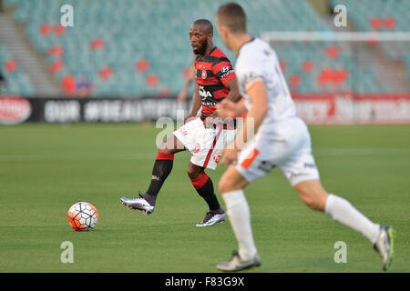 Parramatta, Sydney, Australien. 5. Dezember 2015. Hyundai A-League. Western Sydney Wanderers gegen Brisbane Roar. Wanderer nach vorne Romeo Castelen in Aktion. Bildnachweis: Aktion Plus Sport/Alamy Live-Nachrichten Stockfoto