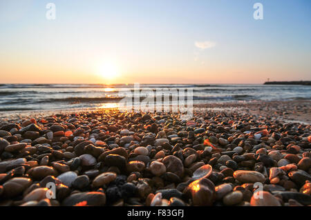 Mimizan Plage im Sommer. Mimizan ist eines der berühmten französischen Badestellen am Atlantik mit spannenden Wellen Stockfoto