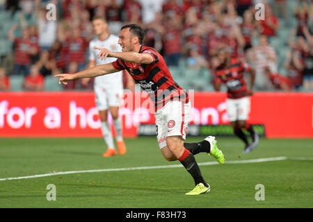 Parramatta, Sydney, Australien. 5. Dezember 2015. Hyundai A-League. Western Sydney Wanderers gegen Brisbane Roar. Wanderer nach vorne Mark Brücke feiert sein Ziel. Bildnachweis: Aktion Plus Sport/Alamy Live-Nachrichten Stockfoto