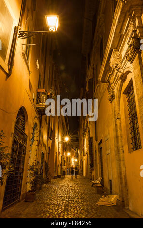 Römische Straßen in der Nacht in dem alten jüdischen ghetto Stockfoto