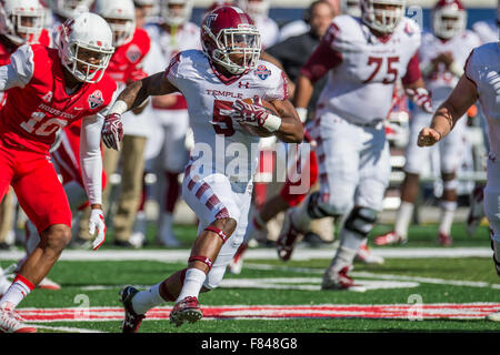 Houston, TX, USA. 5. Dezember 2015. Temple Owls Runningback Jahad Thomas (5) trägt den Ball im 1. Quartal des amerikanischen Athletic Conference Championship NCAA Football-Spiel zwischen den Tempel Eulen und die University of Houston Cougars im TDECU Stadion in Houston, Texas. Trask Smith/CSM/Alamy Live-Nachrichten Stockfoto