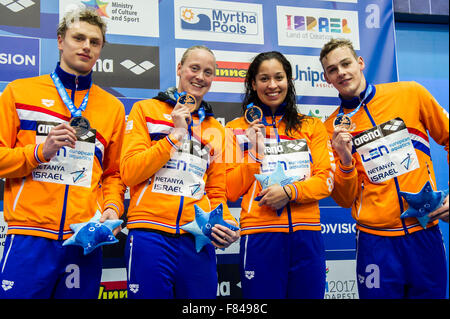 Netanya, Israel. 5. Dezember 2015. Team Niederlande NED Bronzemedaille 4x50m Freistil Mixed Finale Netanya, Israel, Wingate Institut LEN kurzen Kurs schwimmen Europameisterschaften vom 2. bis 6. Dezember 2015 Netanya 12.05.2015 Nuoto Campionati Europei di Nuoto in Vasca Corta Bildnachweis Giorgio Scala/Deepbluemedia/Insidefoto: Insidefoto/Alamy Live News Stockfoto