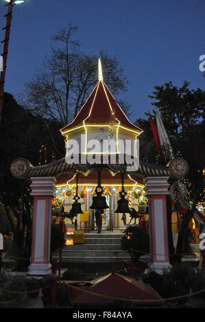 Die Schönheit der Naina Devi Tempel in den frühen Morgenstunden auf Diwali "Festival of Lights" am Mallital, Nainital Uttarakhand, Indien Stockfoto