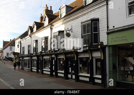 "Harveys" Brauerei-Shop in Lewes, England. Die Brauerei wurde im Jahre 1790 gegründet. Stockfoto