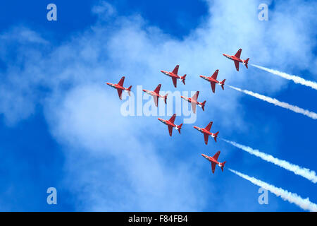 Die Red Arrows tun was sie am besten bei Southport Airshow Stockfoto