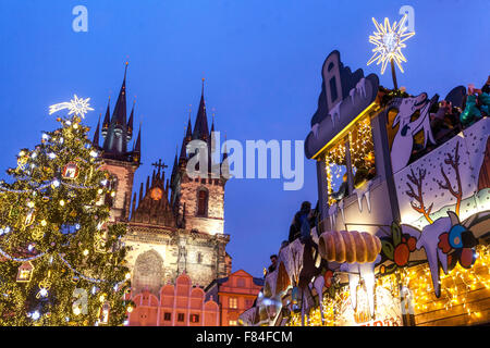 Altstädter Ring, Weihnachtsmarkt und Baum, Prag, Tschechische Republik Stockfoto