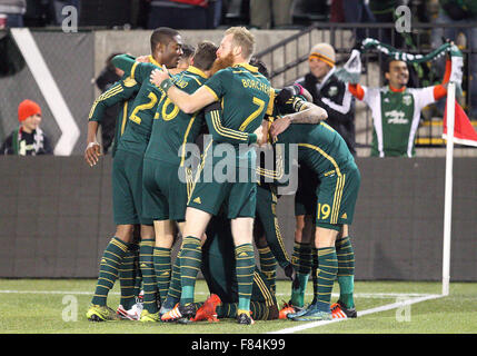 Providence Park, Portland, OR, USA. 22. November 2015. Die Portland Timbers feiern nach 2015 MLS Playoff-Spiel zwischen FC Dallas und die Portland Timbers in Providence Park, Portland, OR besuchen. Larry C. Lawson/CSM/Alamy Live-Nachrichten Stockfoto