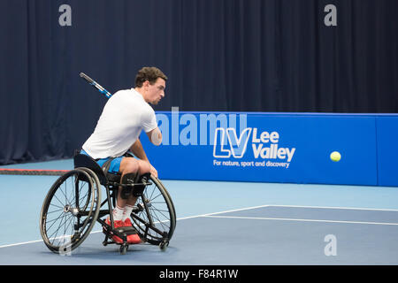 Queen Elizabeth Olympic Park, London, UK. 5. Dezember 2015. Single Männer Halbfinale: J. Gerard (BEL) Bild hier wieder dienen, er fuhr fort, um S. Houdet (FRA) zu schlagen. Bildnachweis: Pmgimaging/Alamy Live-Nachrichten Stockfoto