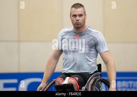 Queen Elizabeth Olympic Park, London, UK. 5. Dezember 2015. Männer 7./8. Platz M. selben (NED) abgebildet Verschnaufpause ging er auf T. Sanada (JPN) zu schlagen. Bildnachweis: Pmgimaging/Alamy Live-Nachrichten Stockfoto