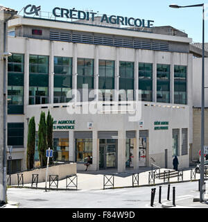 Credit Agricole französische Bank und Zweigstellen in Bouches-du-Rhône Provence-Alpes-Côte d'Azur Arles Provence Frankreich Stockfoto