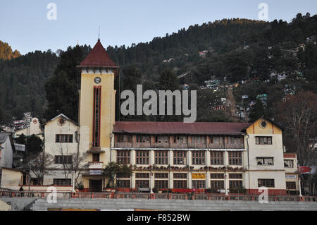 Bürogebäude des Nainital kommunaler Wohnungen und Sport Boden der Nainital in Mallital, Nainital, Uttarakhand, Indien Stockfoto