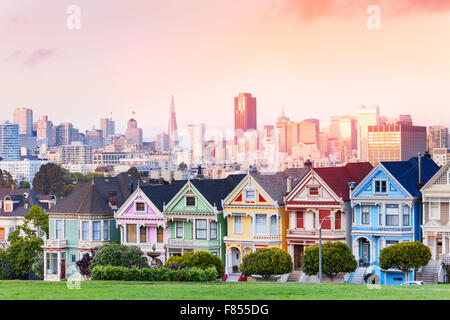 Abend-Skyline von San Francisco, Distelfalter Stockfoto