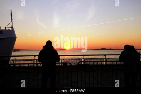 Sonnenuntergang am Battery Park, New York City Stockfoto