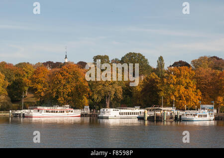 Bootfahren auf dem Wannsee Wasserstraßen, Berlin Stockfoto