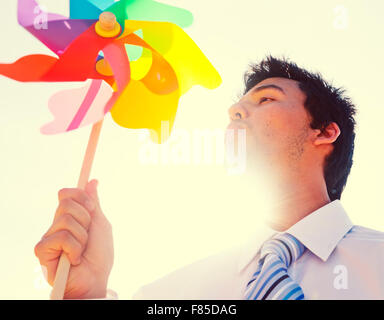 Geschäftsmann, weht der Wind Sommer macht Energiekonzept Stockfoto