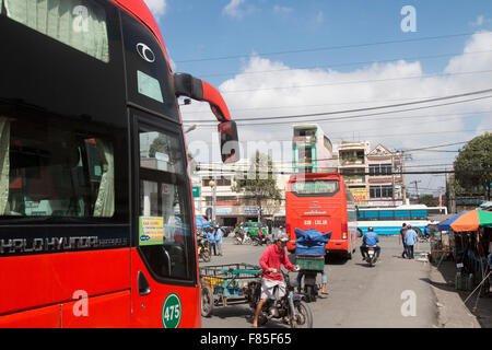 Futa Bus Busse von Phuong Trang Unternehmen am Busbahnhof in Ho Chi Minh, Vietnam Stockfoto