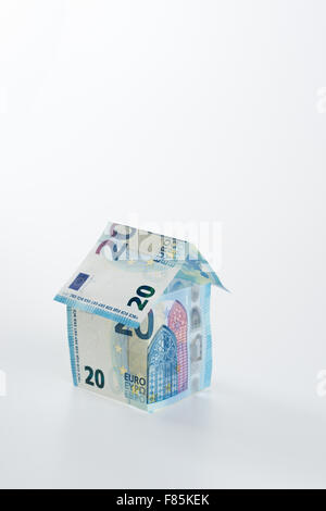 Zwanzig Euro Note 2015 gebaut in Form eines Hauses Stockfoto