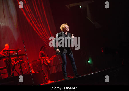 Mick Hucknall von Simply Red durchführen es Big Love Tour bei der SSE Hydro am 5. Dezember 2016 Stockfoto