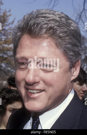 Demokratischer Kandidat für die Präsidentschaft Bill Clinton besucht eine High School in New York City, 23. Februar 1992. Stockfoto