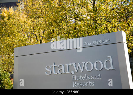 Ein Logo Zeichen außerhalb der Hauptsitz der Starwood Hotels &amp; Resorts Worldwide, Inc. in Stamford, Connecticut am 20. November, Stockfoto