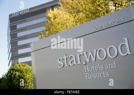 Ein Logo Zeichen außerhalb der Hauptsitz der Starwood Hotels &amp; Resorts Worldwide, Inc. in Stamford, Connecticut am 20. November, Stockfoto