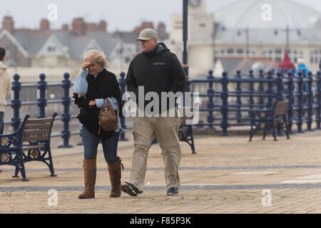 Porthcawl, Wales, UK. 5. Dezember 2015. Starke Winde in Porthcawl, South Wales wie Sturm Desmond den Bereich trifft. Bildnachweis: Polly Thomas/Alamy Live-Nachrichten Stockfoto