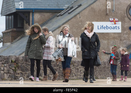 Porthcawl, Wales, UK. 5. Dezember 2015. Starke Winde in Porthcawl, South Wales wie Sturm Desmond den Bereich trifft. Bildnachweis: Polly Thomas/Alamy Live-Nachrichten Stockfoto