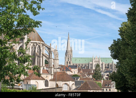 Die Kirche von Saint-Pierre und Chartres Kathedrale, Eure-et-Loir, Frankreich, Europa Stockfoto