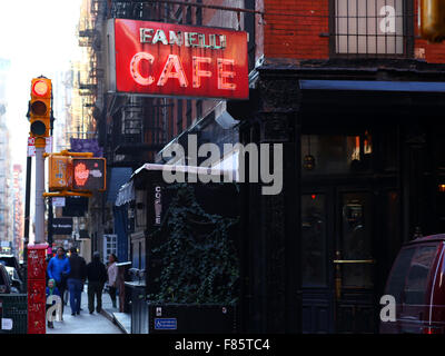 Fanelli Cafe, 94 Prinz St, New York, NY. aussen Storefront eines Restaurants im Viertel SoHo in Manhattan. Stockfoto