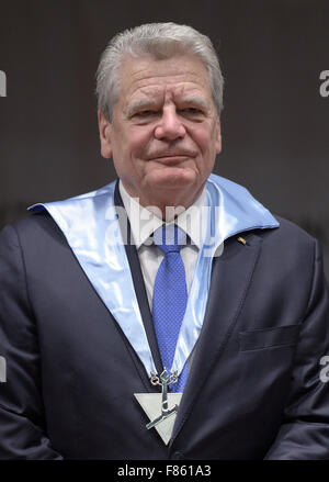 Jerusalem, Israel. 6. Dezember 2015. Bundespräsident Joachim Gauck erhält Ehrendoktorwürde an der Hebräischen Universität in Jerusalem, Israel, 6. Dezember 2015. Foto: RAINER JENSEN/Dpa/Alamy Live-Nachrichten Stockfoto