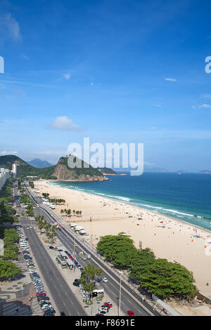 Berühmten Copacabana Strand in Rio De Janeiro, Brasilien Stockfoto