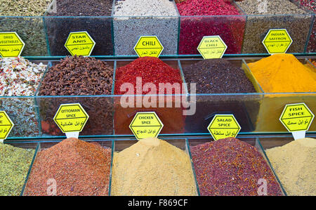 Gewürze und Tees über den ägyptischen Markt in Istanbul Stockfoto