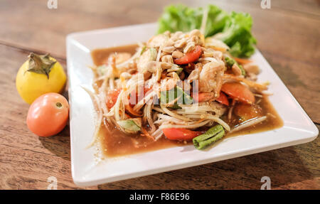 Somtum, Papaya-Salat mit Garnelen, würzigen Thai Futternapf Stockfoto