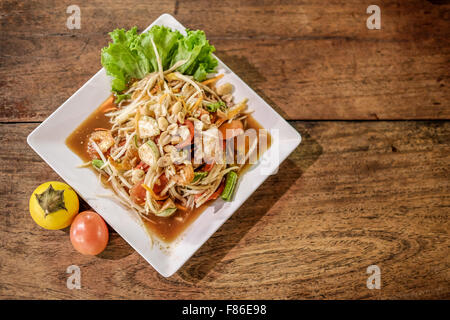 Somtum, Papaya-Salat mit Garnelen, würzigen Thai Futternapf Stockfoto