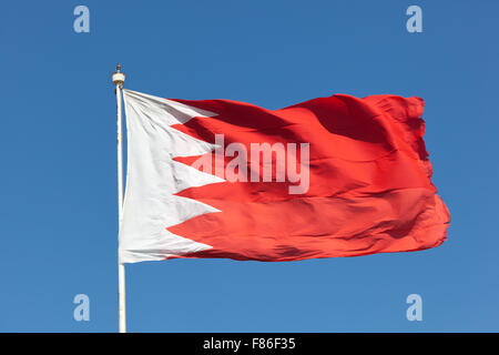 Nationalflagge des Königreichs Bahrain, Naher Osten Stockfoto