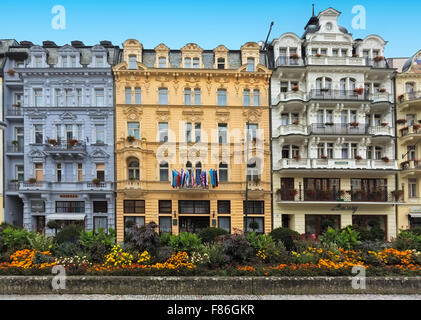 Karlsbad, Tschechische Republik, 10. Oktober 2015 - historische Gebäude und im Zentrum der Kurstadt Karlovy Vary (Karlsbad) Stockfoto