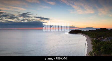 Mana Island bei Sonnenaufgang, Mamanuca Inseln, Fidschi Stockfoto