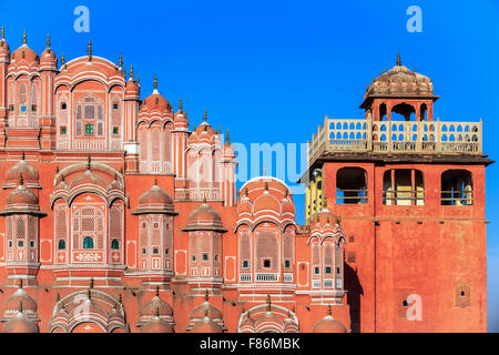 Fassade des Hawa Mahal, Palast der Winde, Jaipur, Rajasthan, Indien Stockfoto