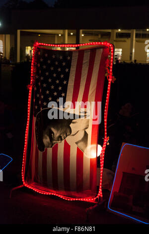 Nachtwache bei Elvis Woche, Graceland, Memphis, Tennessee, USA Stockfoto