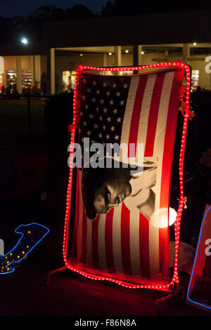 Nachtwache bei Elvis Woche, Graceland, Memphis, Tennessee, USA Stockfoto